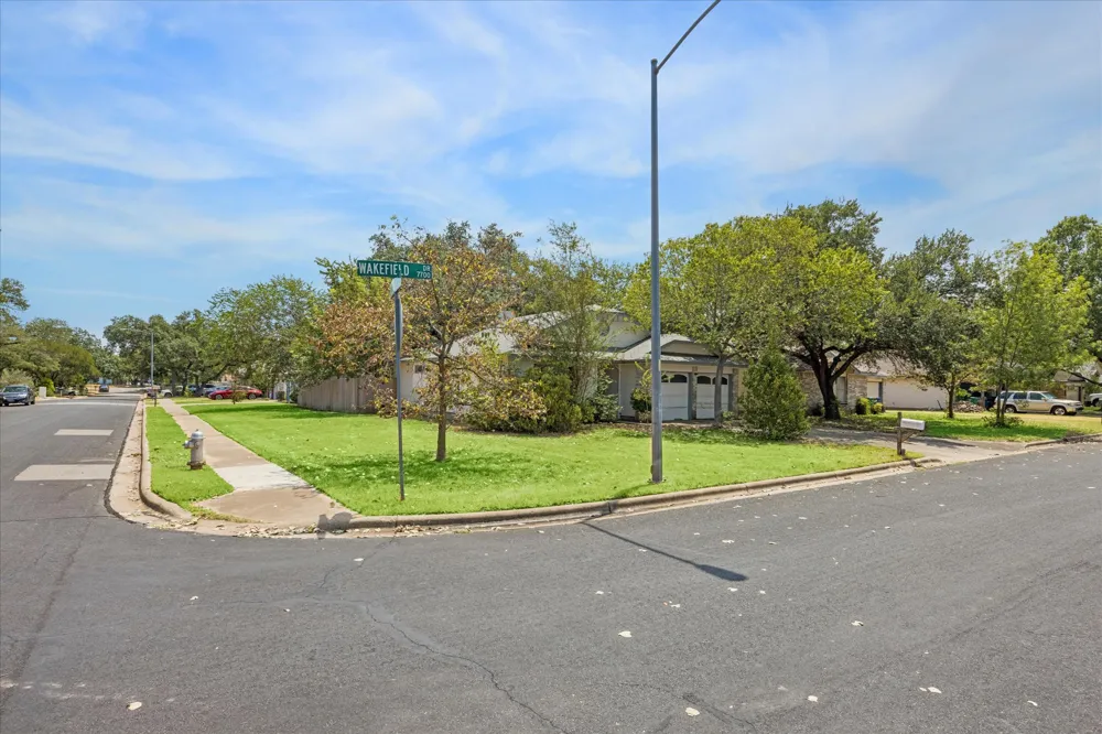 7701 Wakefield Drive Austin, TX 78749