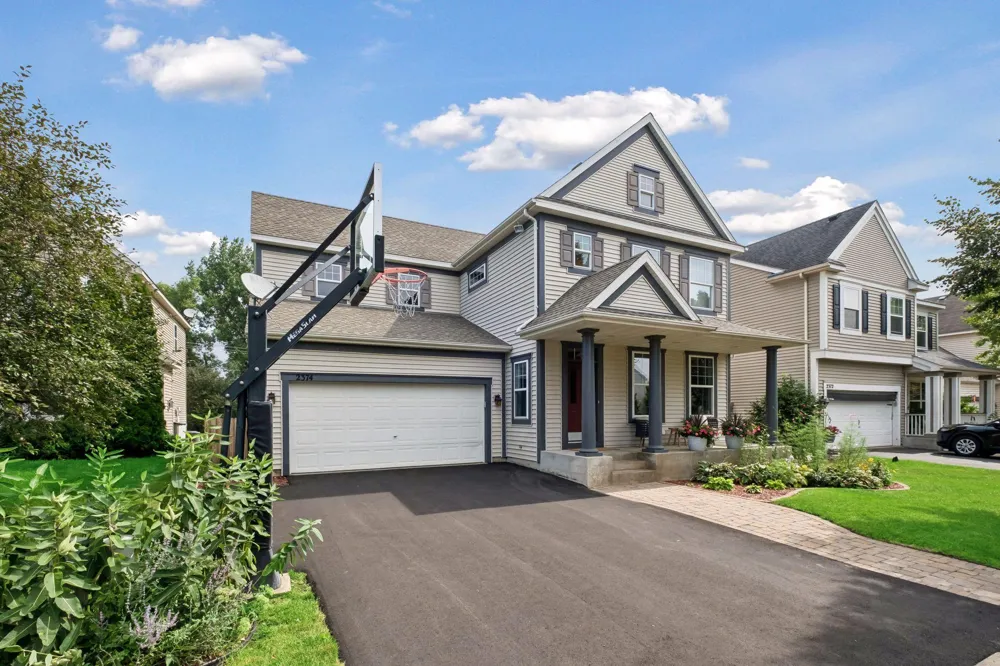 2374 Molnau Court Chaska, MN 55318