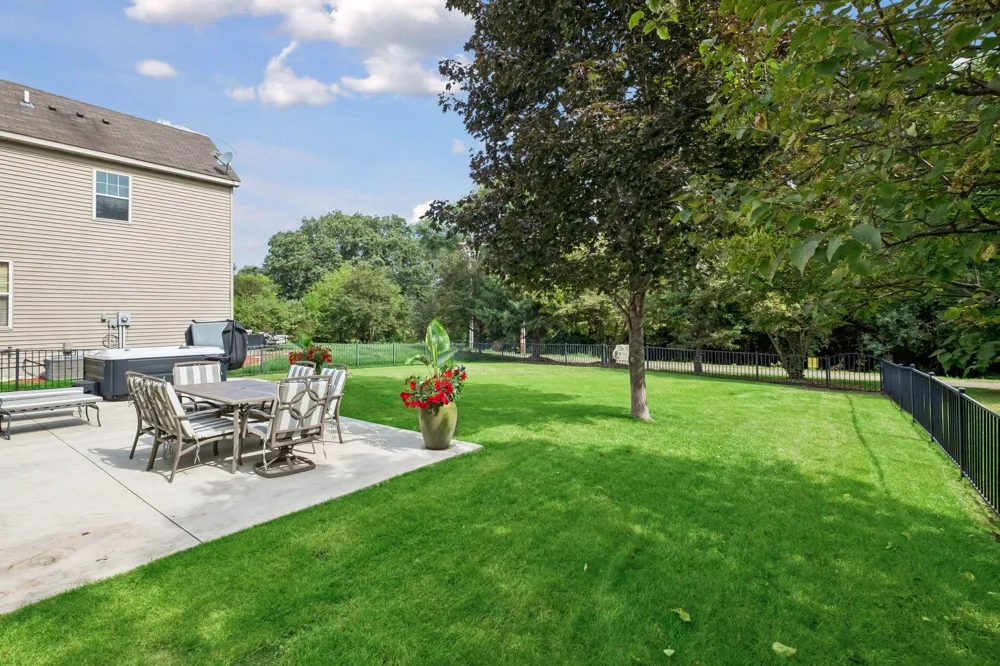 2374 Molnau Court Chaska, MN 55318