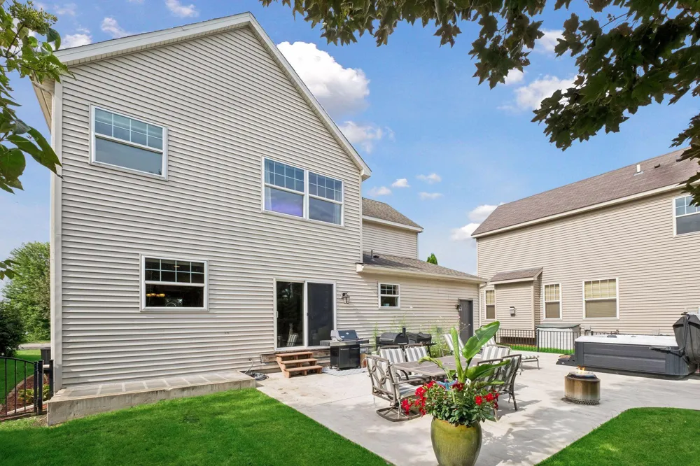 2374 Molnau Court Chaska, MN 55318