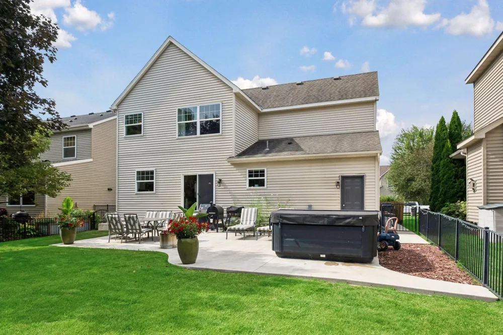 2374 Molnau Court Chaska, MN 55318