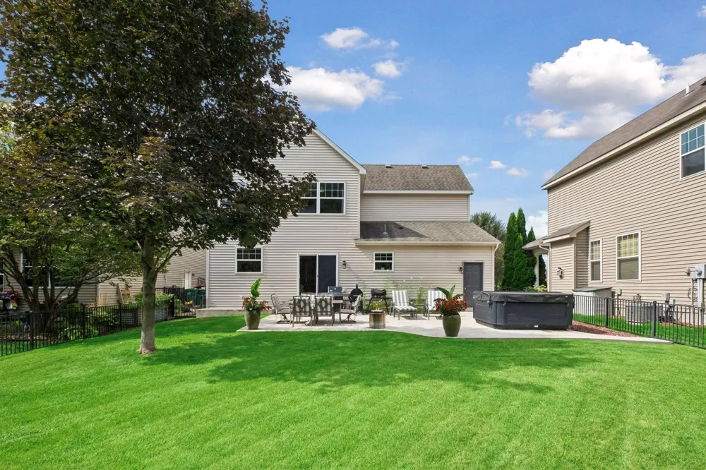 2374 Molnau Court Chaska, MN 55318