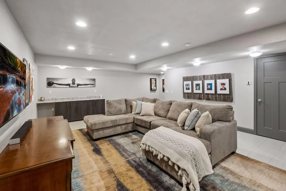 2374 Molnau Court Chaska, MN 55318