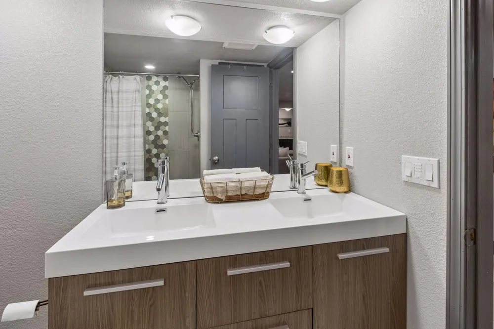 2374 Molnau Court Chaska, MN 55318