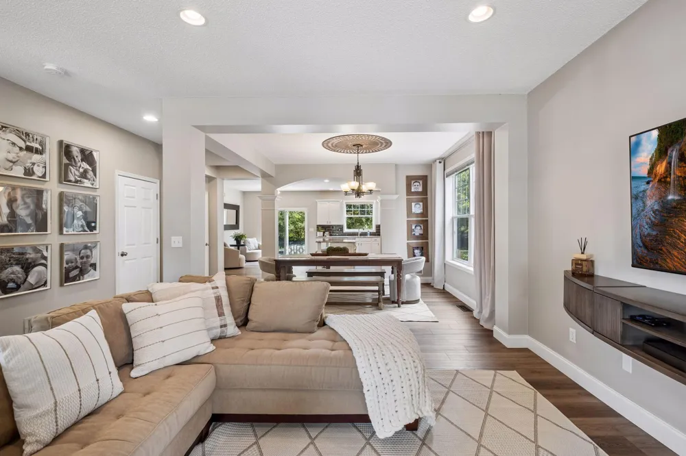 2374 Molnau Court Chaska, MN 55318