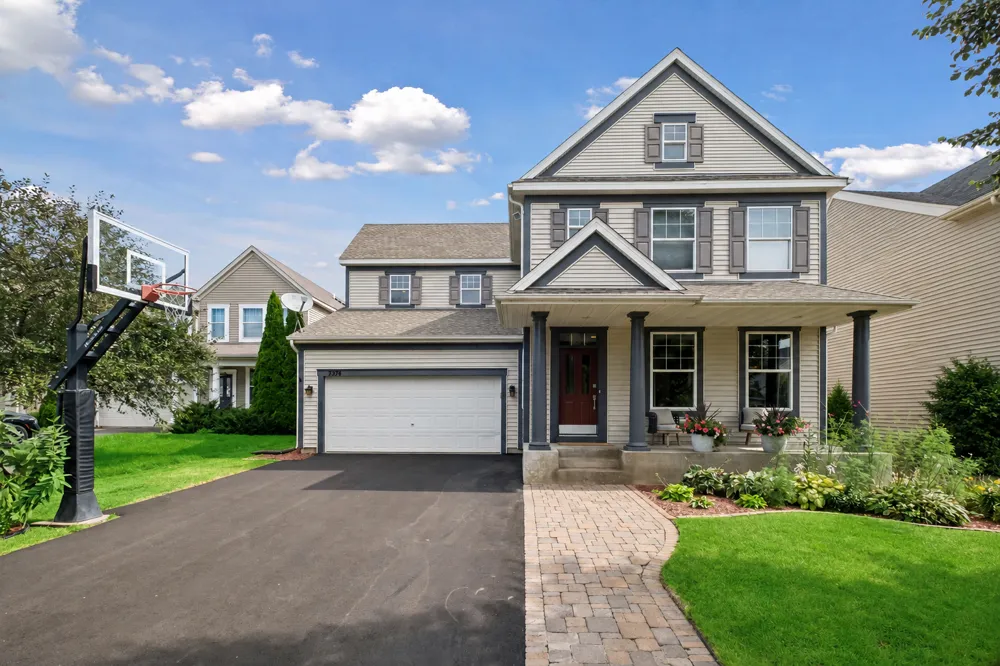 2374 Molnau Court Chaska, MN 55318