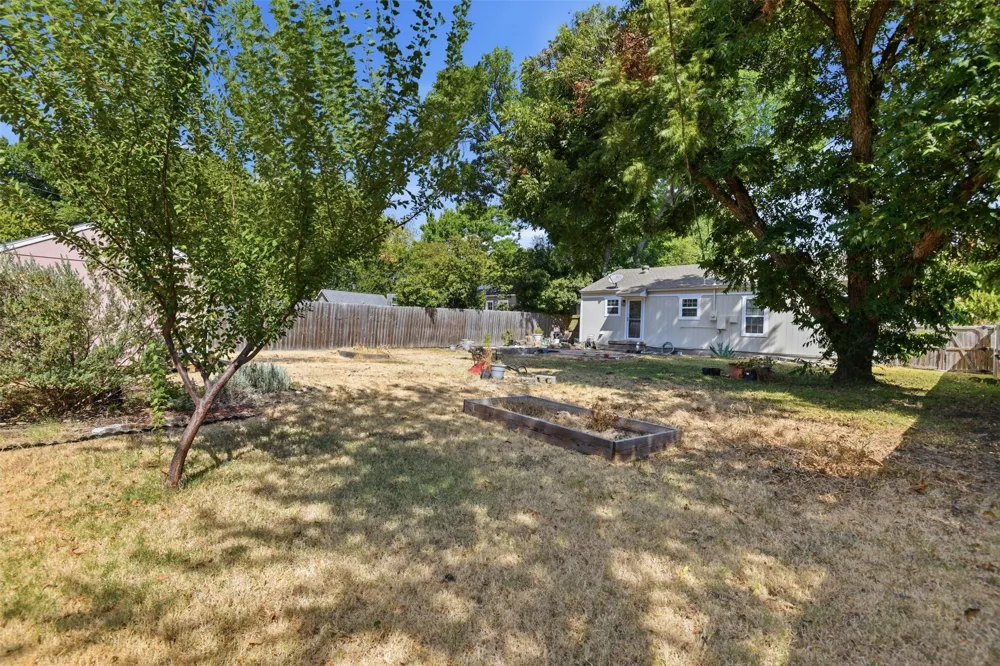 852 Lilac Drive Garland, TX 75040