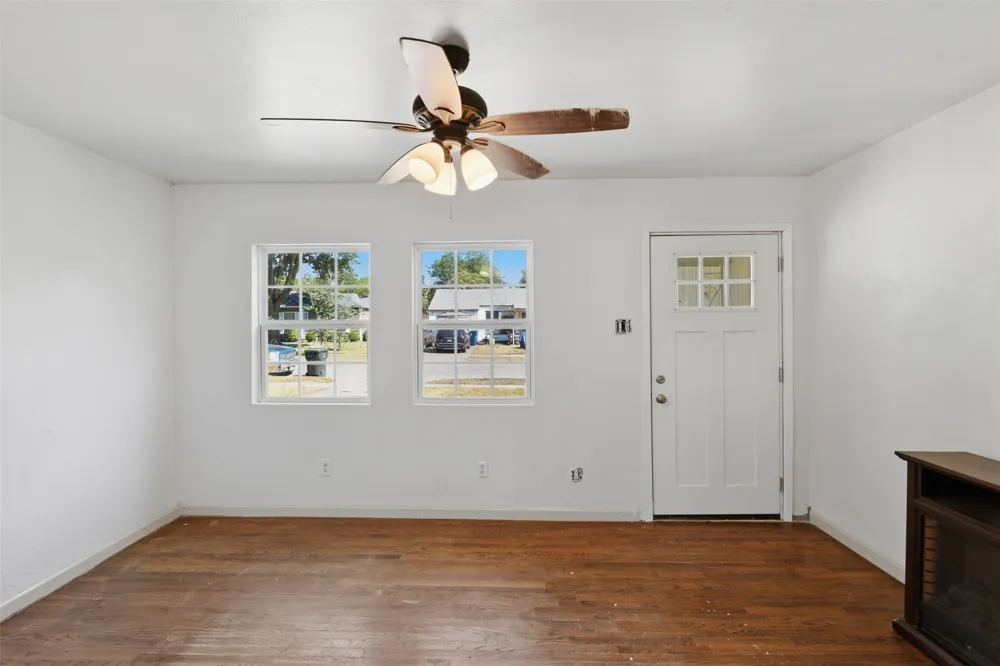 852 Lilac Drive Garland, TX 75040