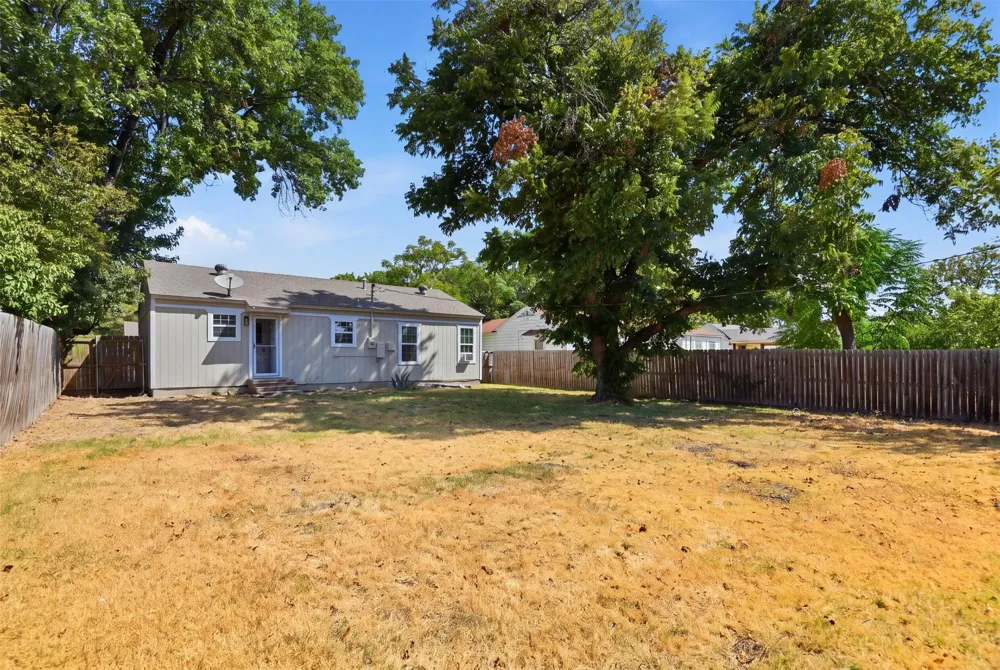 852 Lilac Drive Garland, TX 75040