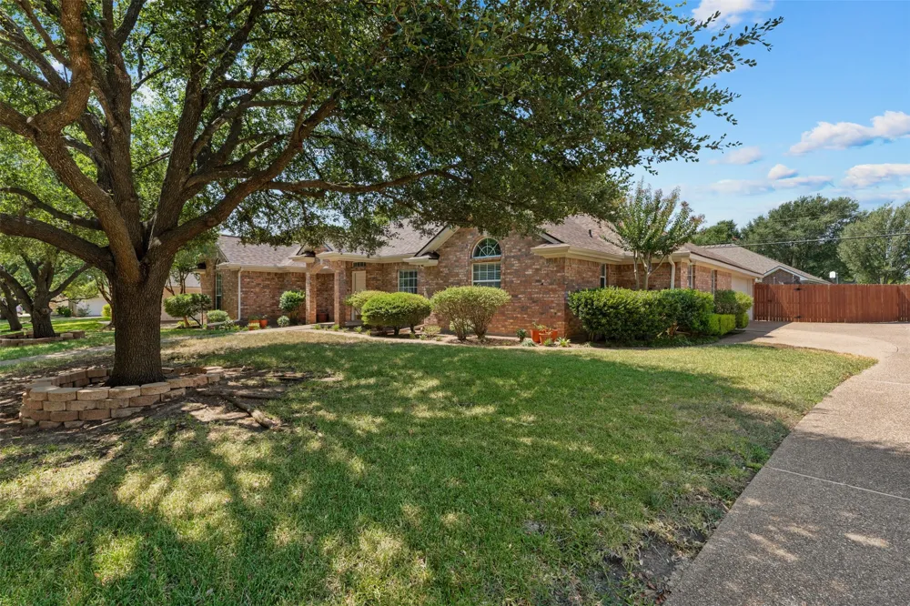 1209 Heatherwood Hewitt, TX 76643