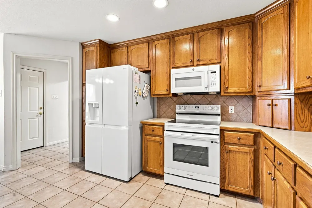 1209 Heatherwood Hewitt, TX 76643