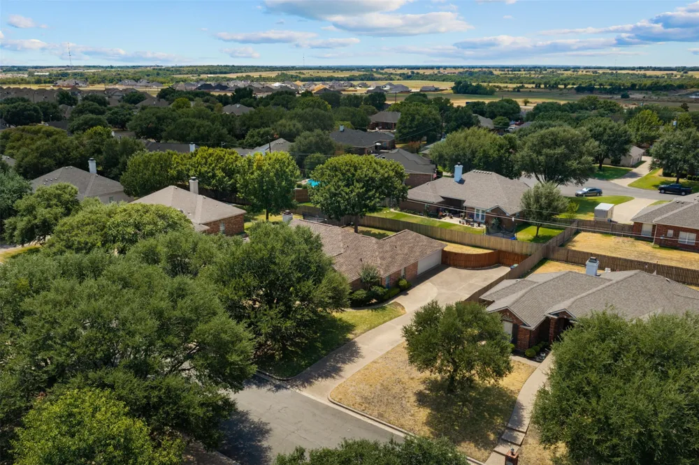 1209 Heatherwood Hewitt, TX 76643