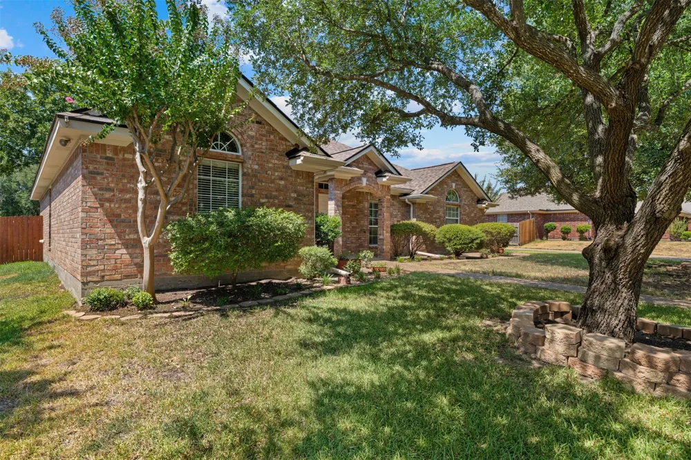 1209 Heatherwood Hewitt, TX 76643