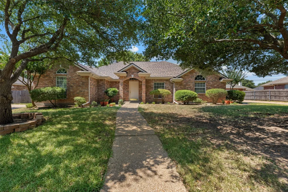 1209 Heatherwood Hewitt, TX 76643