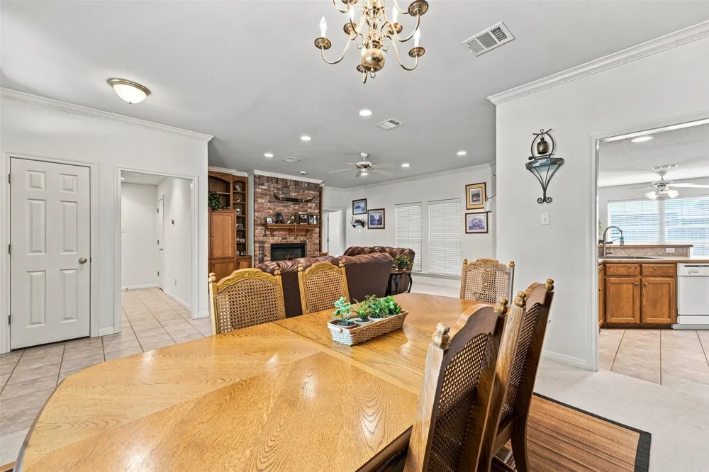 1209 Heatherwood Hewitt, TX 76643