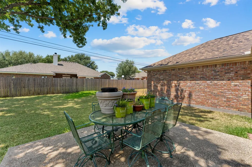 1209 Heatherwood Hewitt, TX 76643