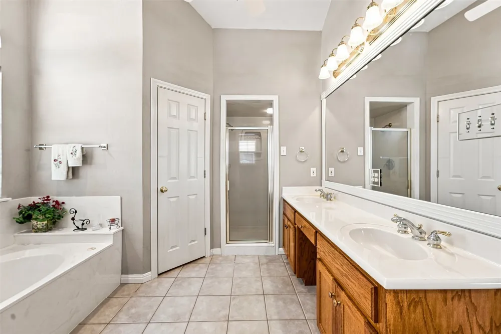 1209 Heatherwood Hewitt, TX 76643