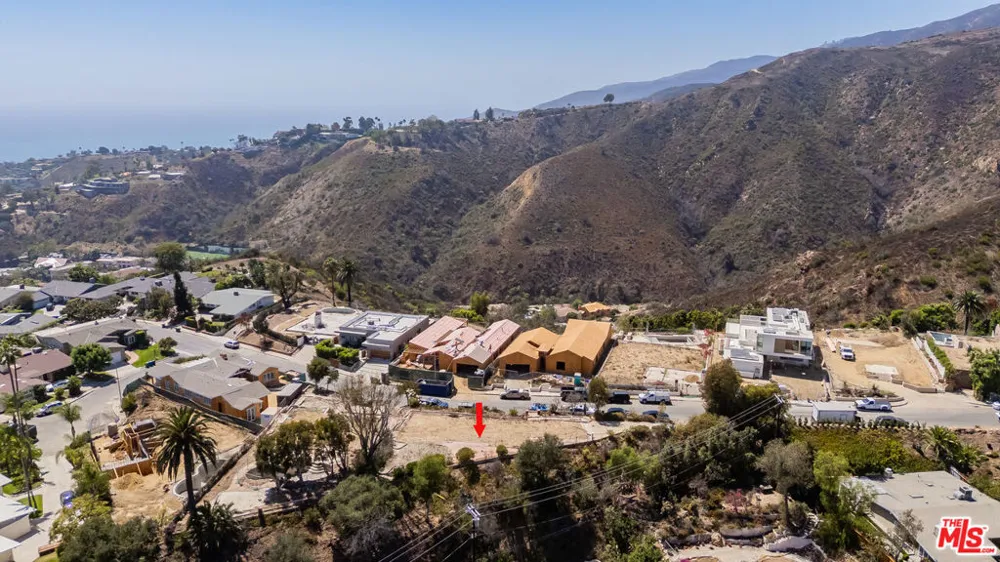 922 Enchanted Way Pacific Palisades, CA 90272