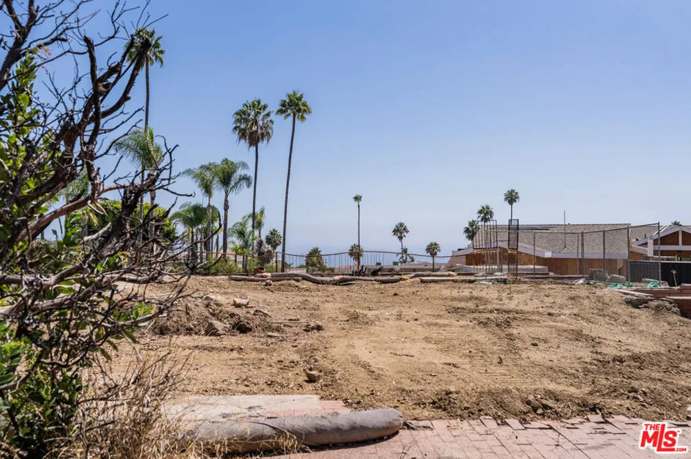 922 Enchanted Way Pacific Palisades, CA 90272