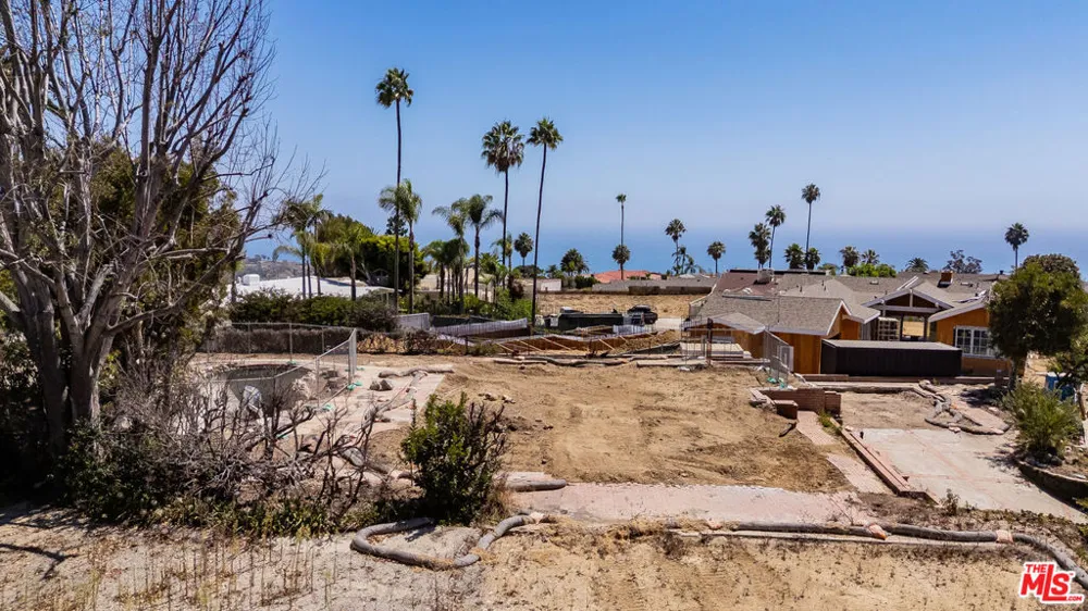 922 Enchanted Way Pacific Palisades, CA 90272