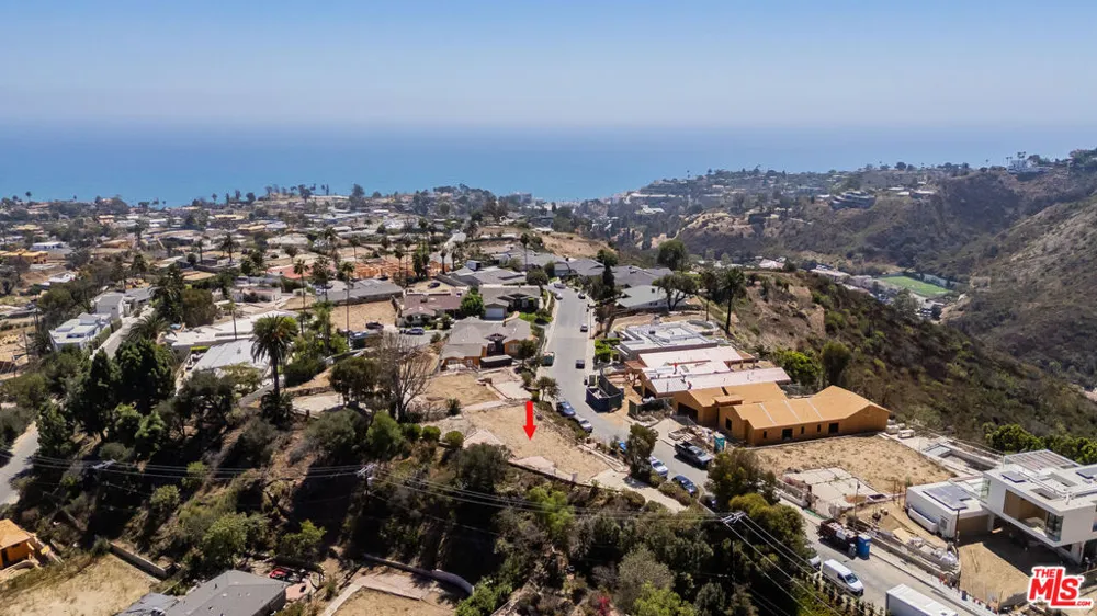 922 Enchanted Way Pacific Palisades, CA 90272