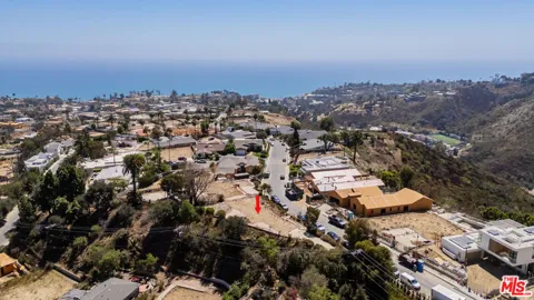922 Enchanted Way