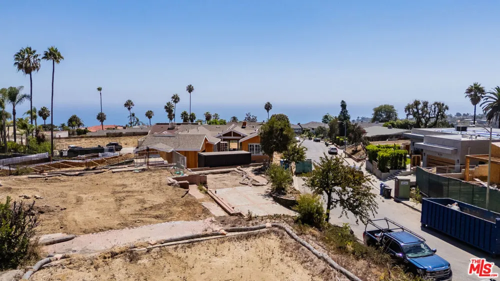 922 Enchanted Way Pacific Palisades, CA 90272