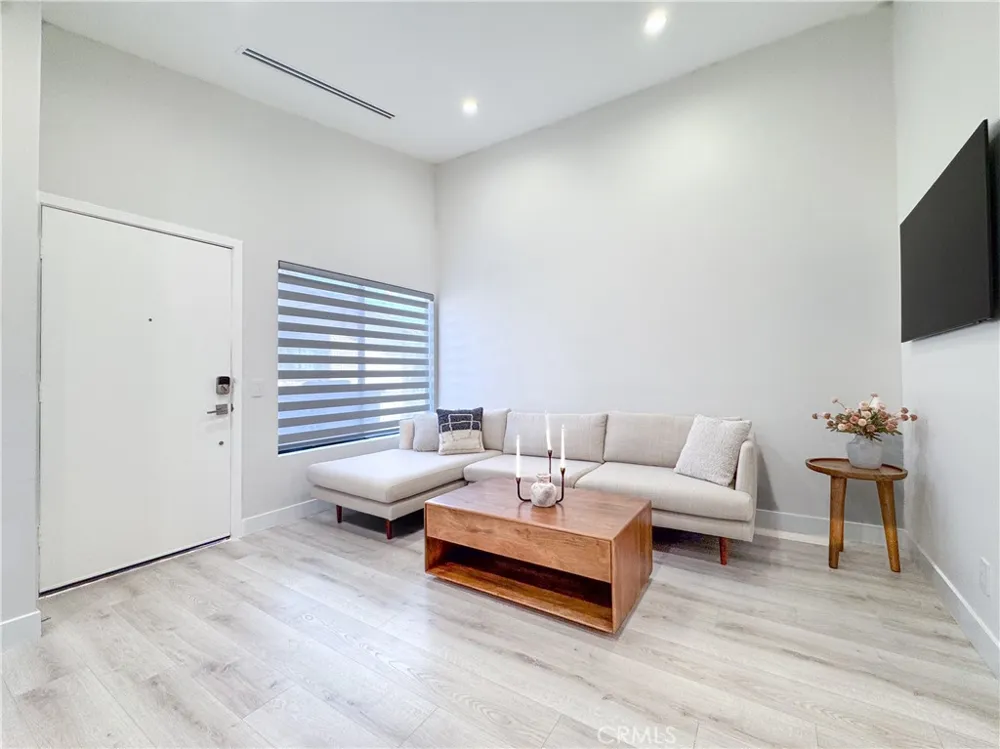 8601 Sunland Blvd #67 Sun Valley, CA 91352