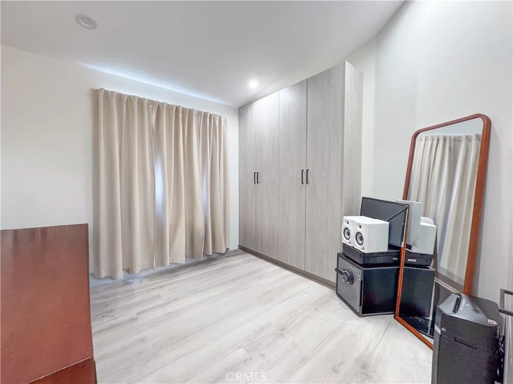 8601 Sunland Blvd #67 Sun Valley, CA 91352