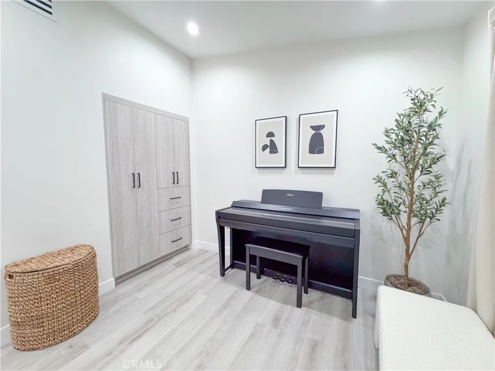 8601 Sunland Blvd #67 Sun Valley, CA 91352