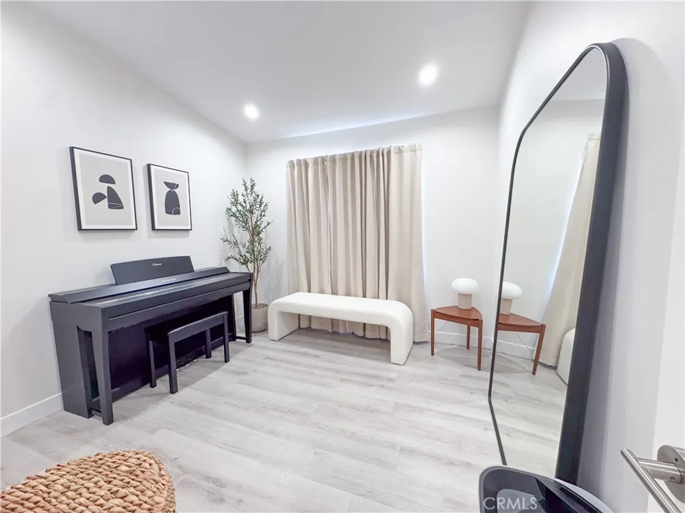 8601 Sunland Blvd #67 Sun Valley, CA 91352