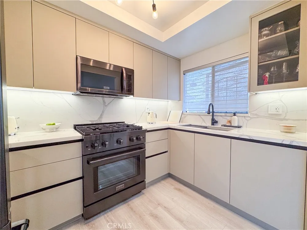 8601 Sunland Blvd #67 Sun Valley, CA 91352