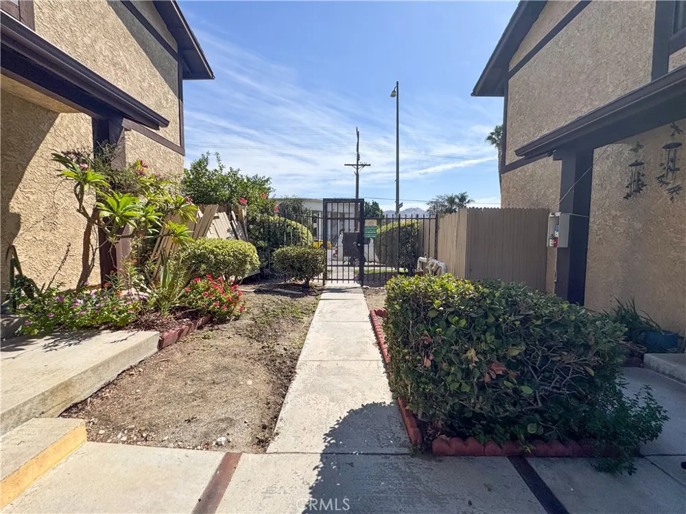 8601 Sunland Blvd #67 Sun Valley, CA 91352