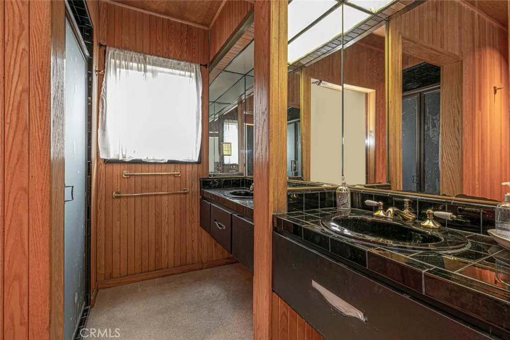208 S Louise Street Glendale, CA 91205