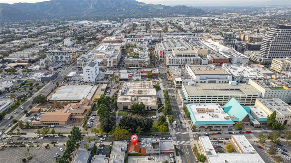 208 S Louise Street Glendale, CA 91205