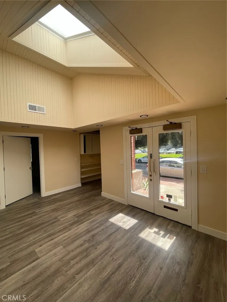 208 S Louise Street Glendale, CA 91205