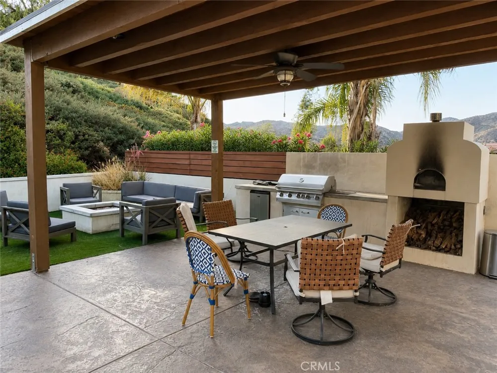 30347 June Rose Court Castaic, CA 91384