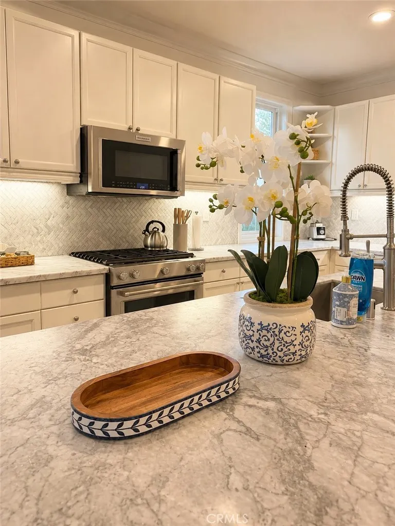30347 June Rose Court Castaic, CA 91384