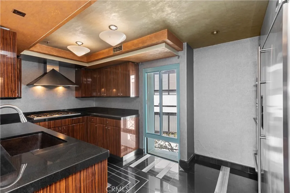 10336 Wilshire #703 Los Angeles, CA 90024