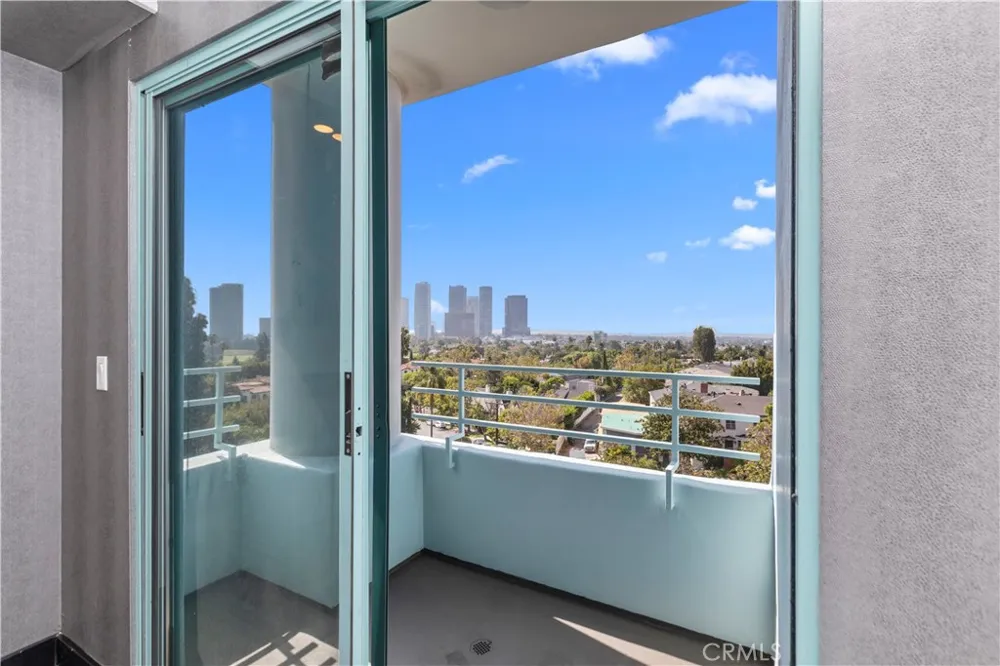 10336 Wilshire #703 Los Angeles, CA 90024