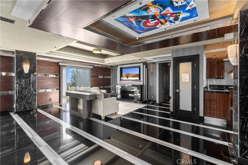 10336 Wilshire #703 Los Angeles, CA 90024