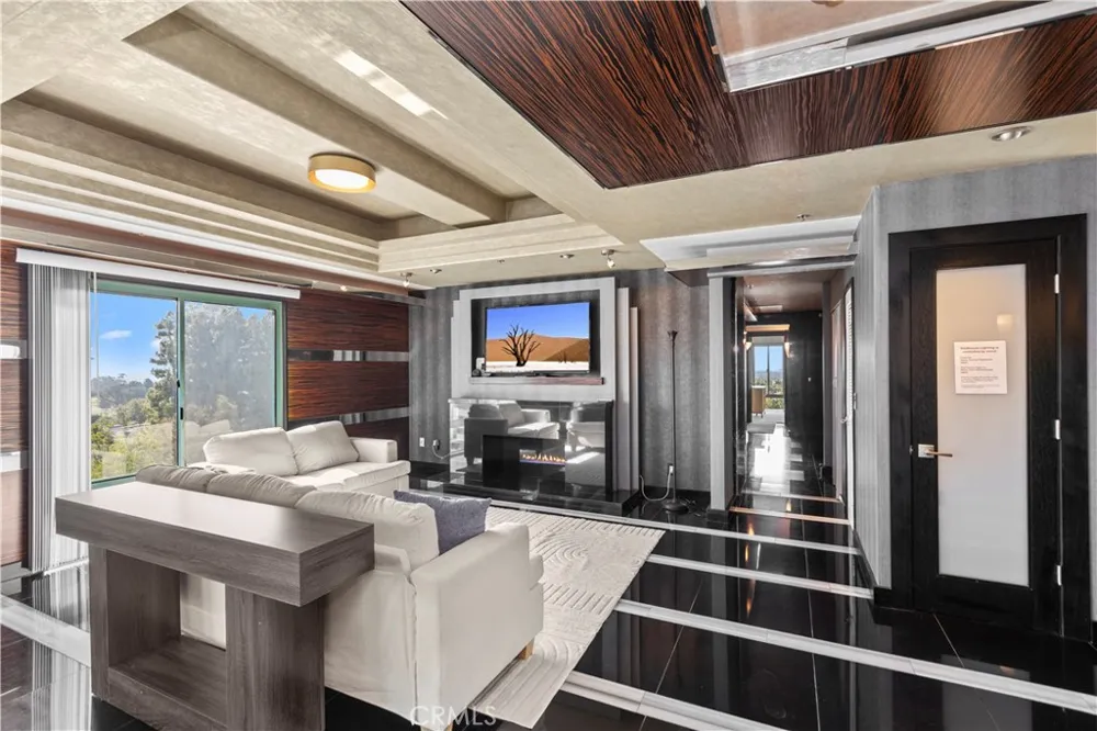 10336 Wilshire #703 Los Angeles, CA 90024
