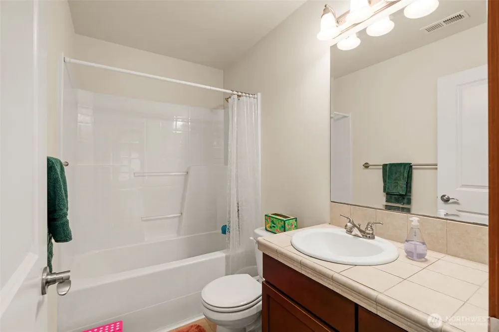 19036 18th Avenue NE Shoreline, WA 98155