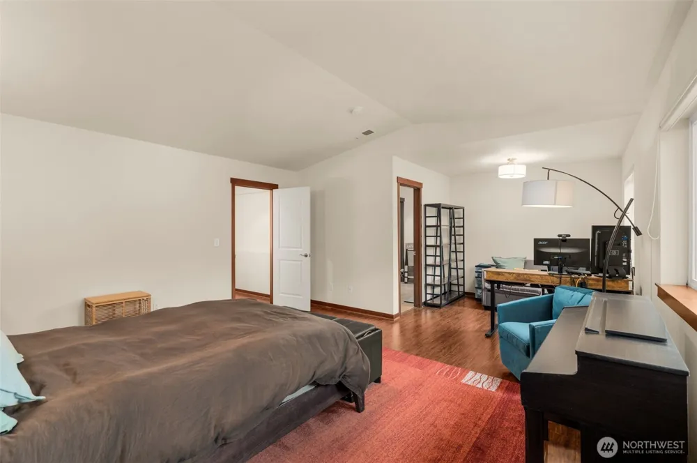 19036 18th Avenue NE Shoreline, WA 98155