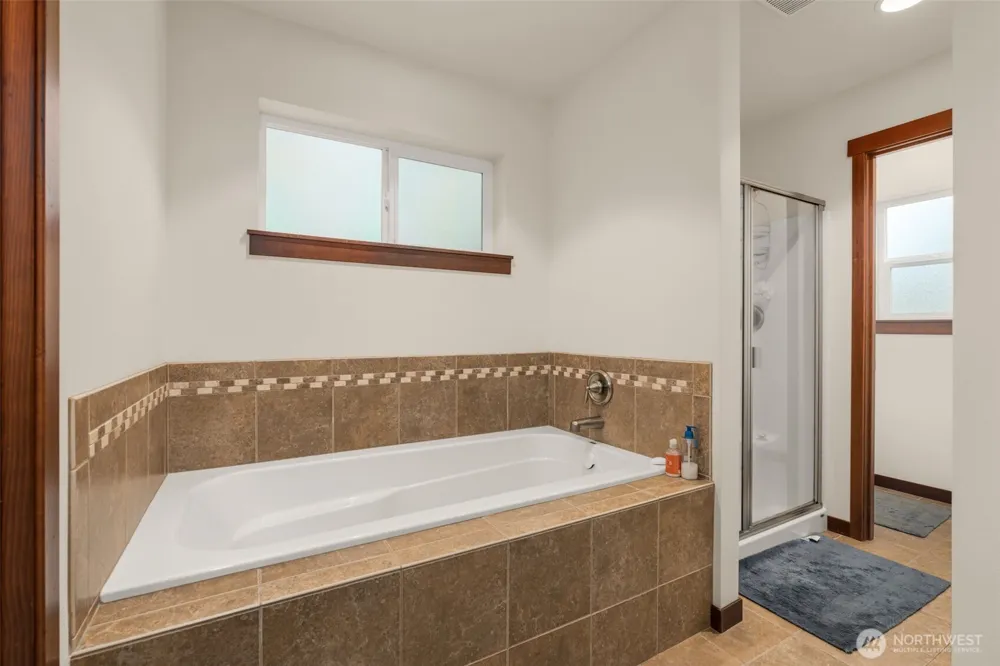 19036 18th Avenue NE Shoreline, WA 98155