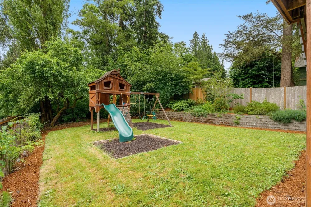 19036 18th Avenue NE Shoreline, WA 98155
