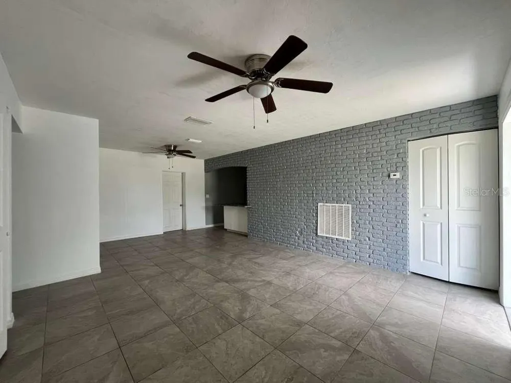 2302 E DANA DRIVE Deltona, FL 32738