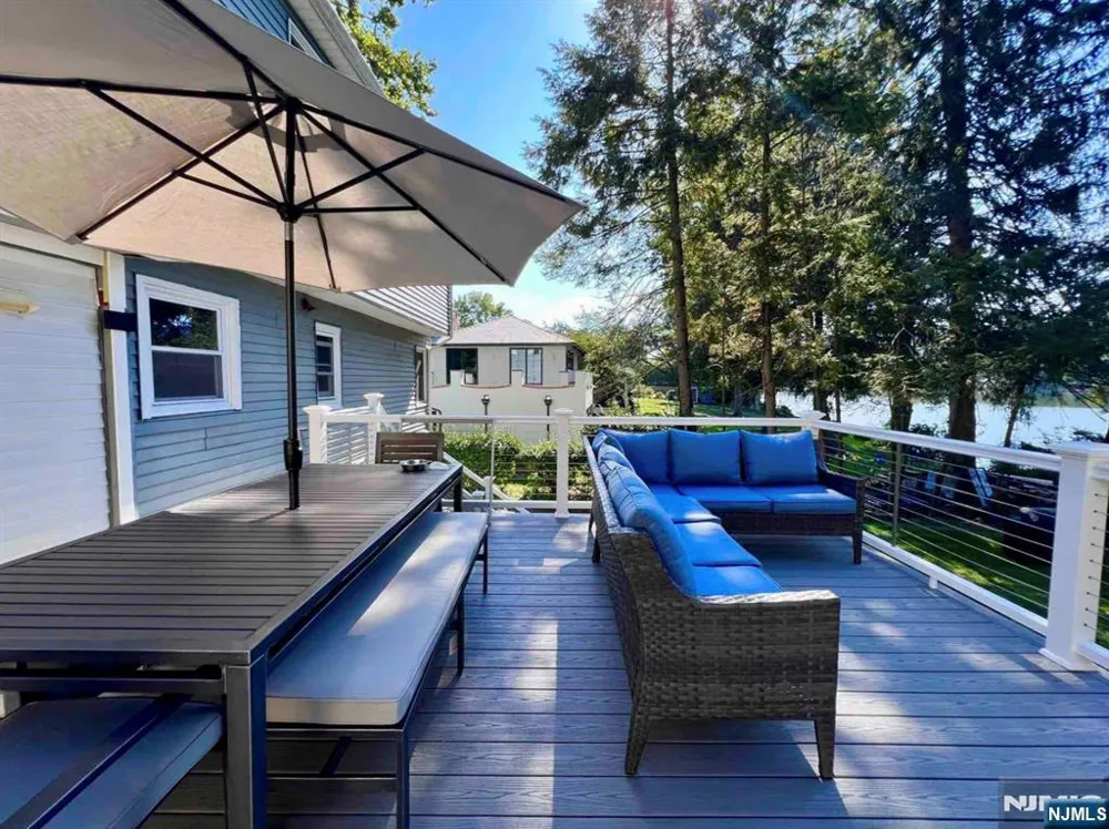 85 Lakeshore Drive Oakland, NJ 07436