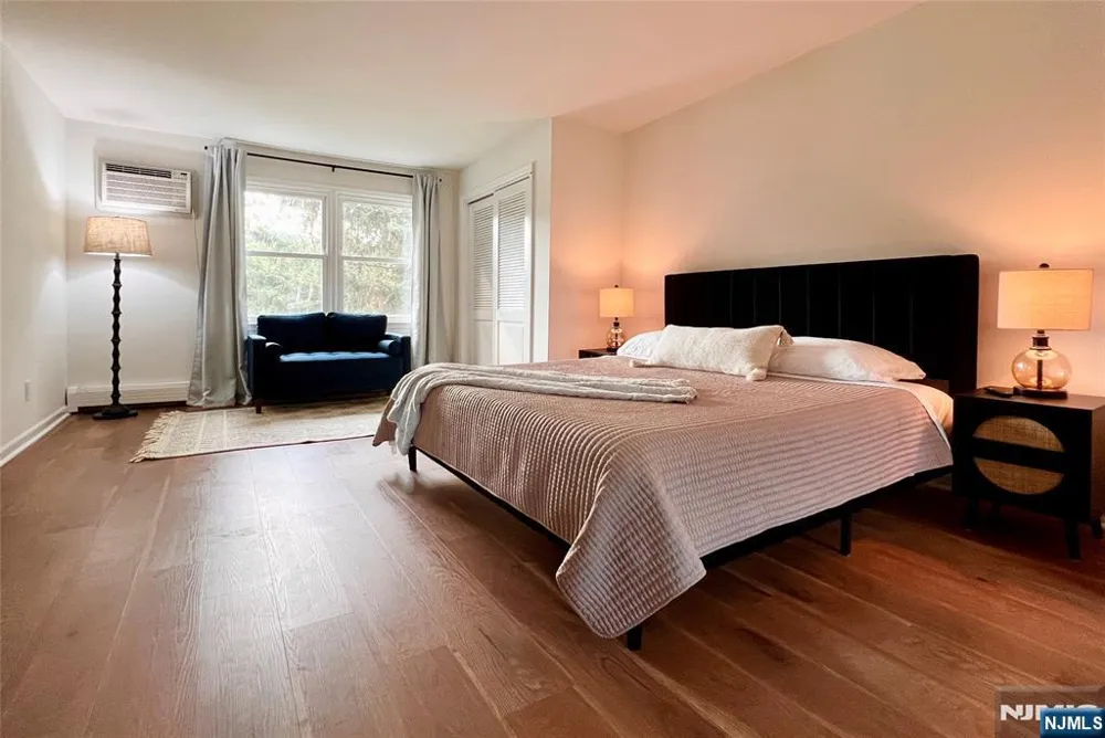85 Lakeshore Drive Oakland, NJ 07436