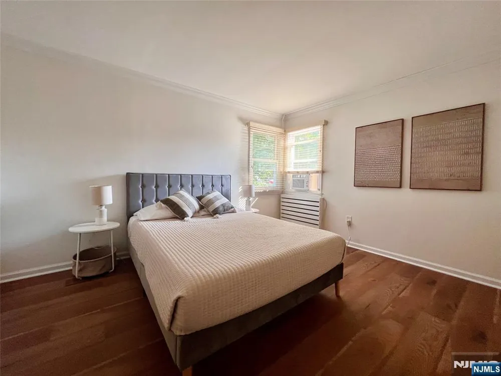 85 Lakeshore Drive Oakland, NJ 07436